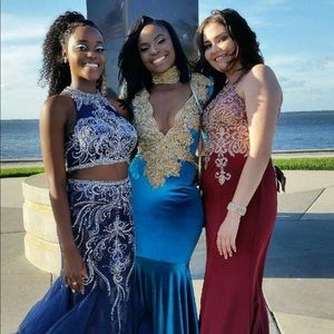 I’m selling my prom dress